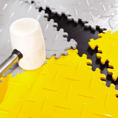 Preview: Craft-Equip INDUSTRY ECO PVC FLIESE SCHWARZ DIAMANT Preview: Fortelock_Anwendung_2